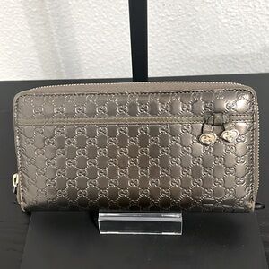 AUTHENTIC GUCCI Zip around wallet
